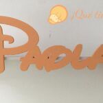 Estantería con nombre