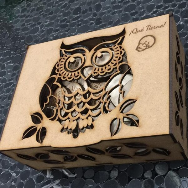 Caja con buho perforado