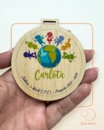 MEDALLAS QUE TIERNO LAS PALMAS COLEGIO FIN DE CURSO MADERA PERSONALIZADO GRABADO LASER COLOR CANARIAS