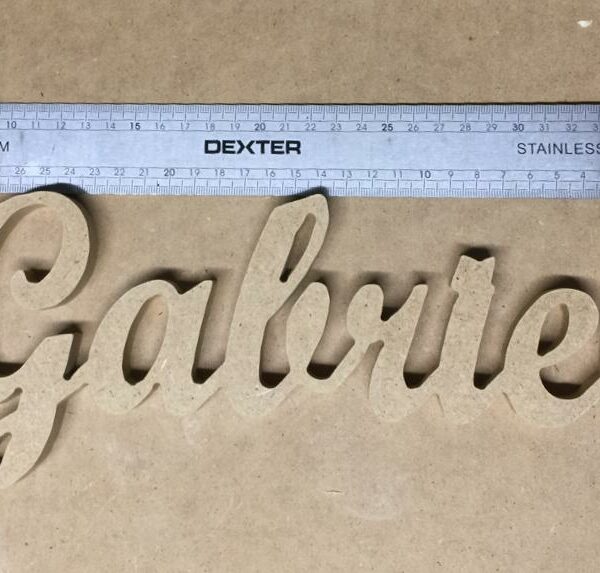 Nombres en madera sin pintar