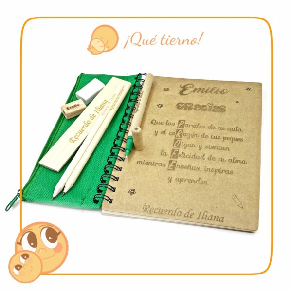 Libreta tapa blanda con estuche y set de escritura.