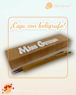 CAJA CON BOLIGRAFO PERSONALIZADO QUE TIERNO MADERA BAMBU PROFE