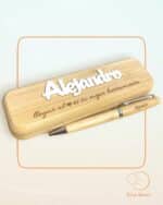 Bolígrafo en caja de madera