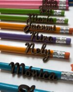LAPICES CON NOMBRE EN MADERA DE COLORES PERSONALIZADOS QUE TIERNO LAS PALMAS CANARIAS MADERA FIN DE CURSO PROFE ALUMNADO REGALO